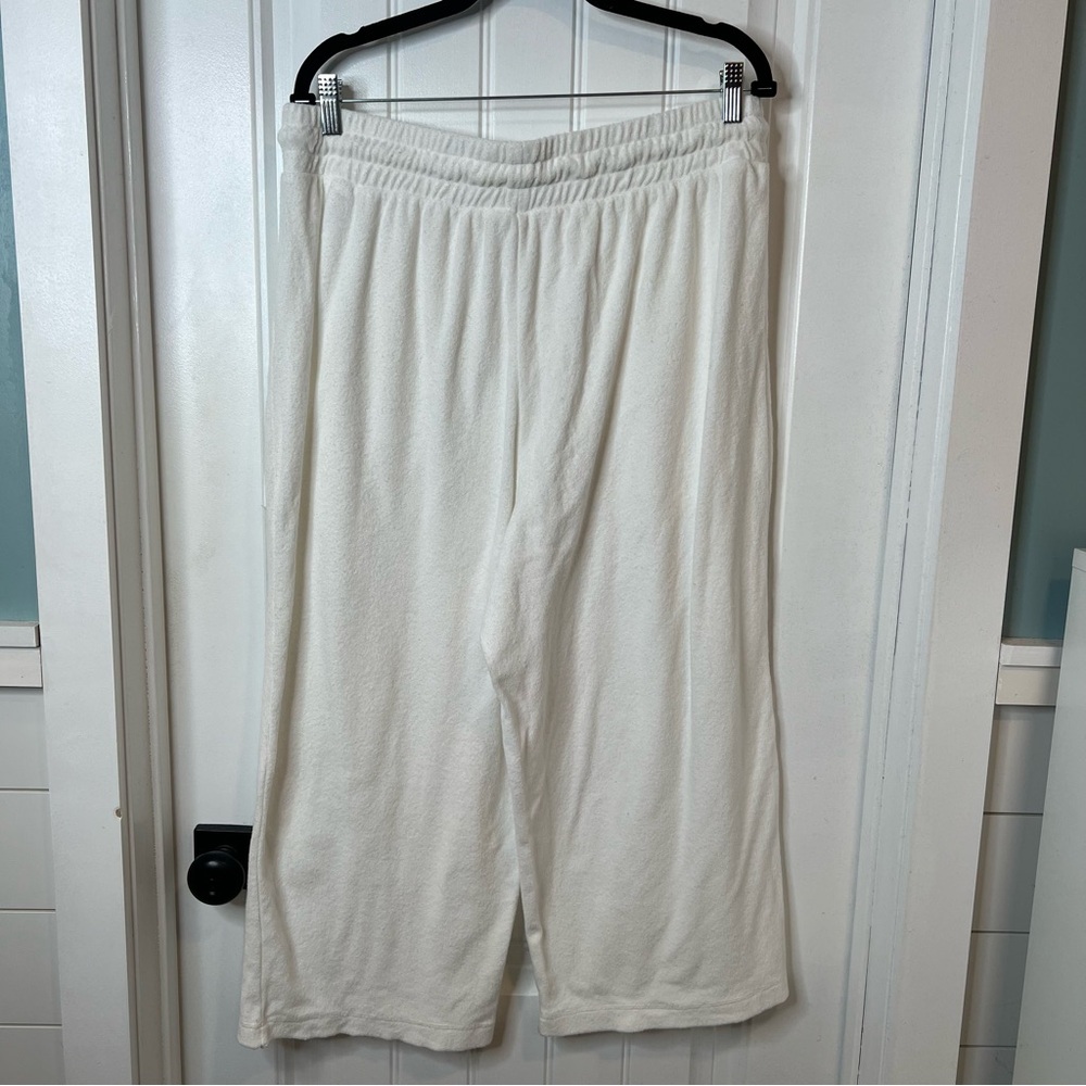 Live Well Lounge Cozy White Hooded Terry Cloth Capri Length Set. Size 18/20W. - Picture 8 of 14